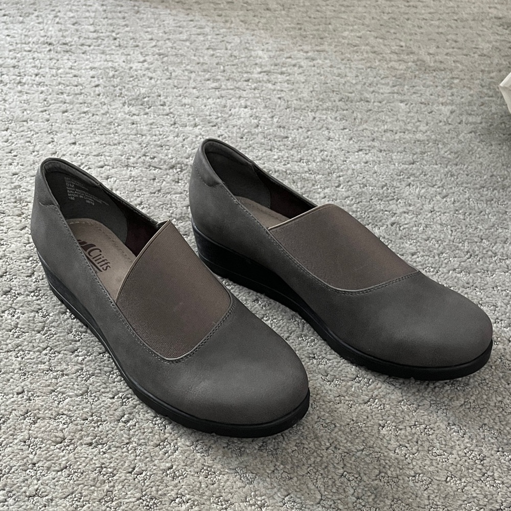 Cliffs by White Mountains Toria Wedge Heel Charcoal/Nubuck Business Casual